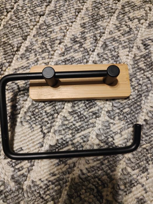 Uchwyt na papier toaletowy do przyklejenia