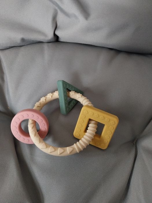 Gryzak na ząbkowanie Petite&Mars,silikonowy,wielokolorowy. Free BPA