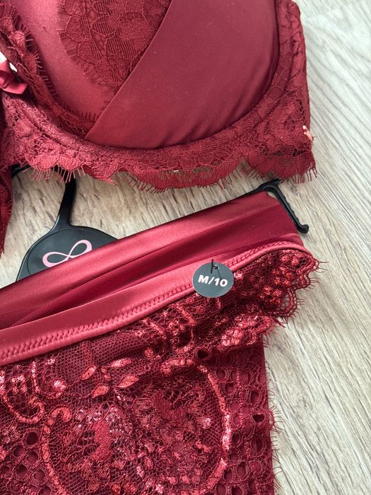 Комплект білизни Noir ( hunkemöller)