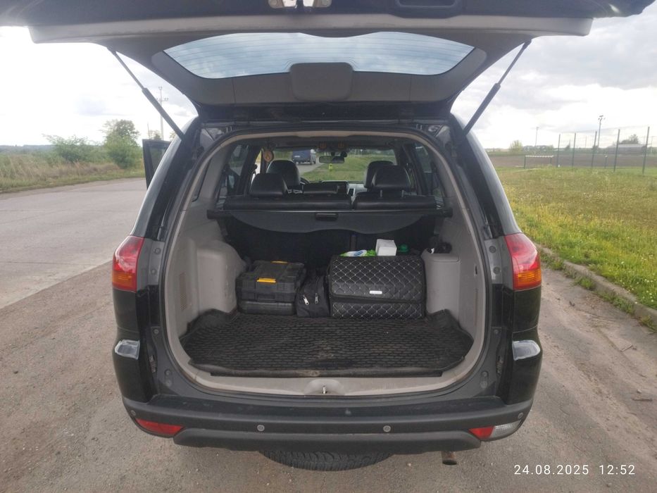 Mitsubishi pagero sport 2011
