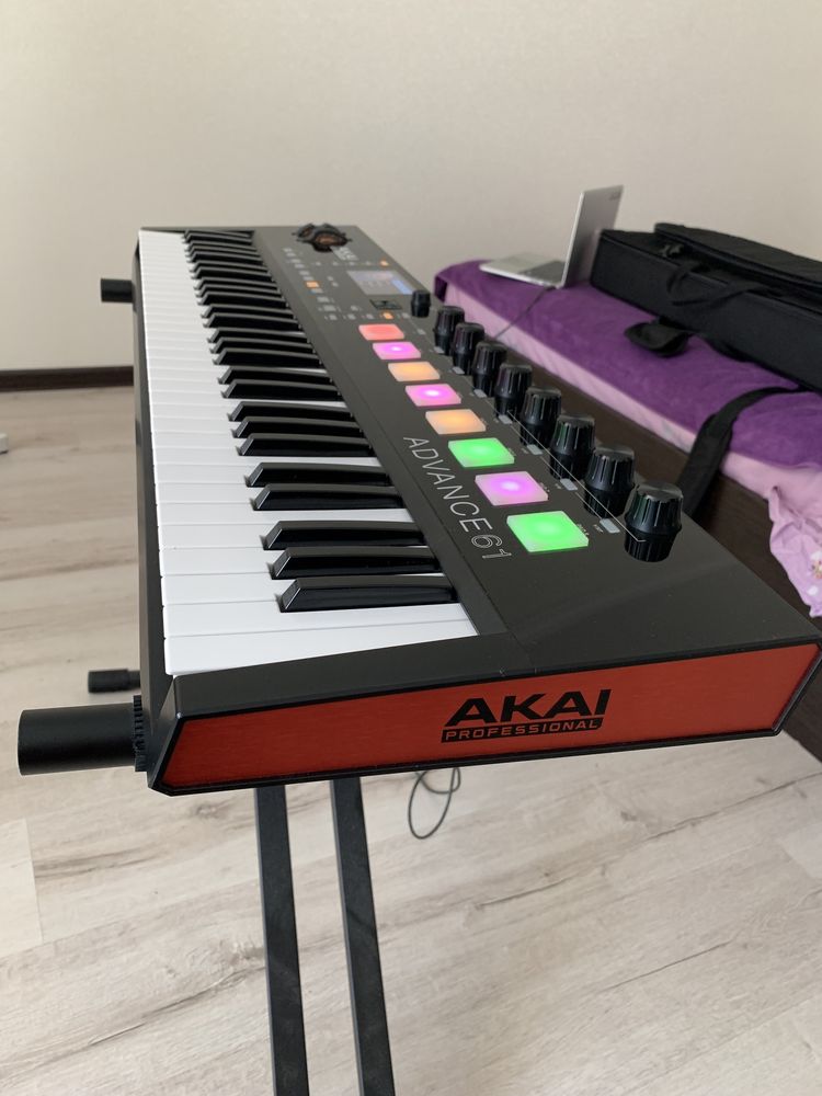 Миди клавиатура Akai Advance 61