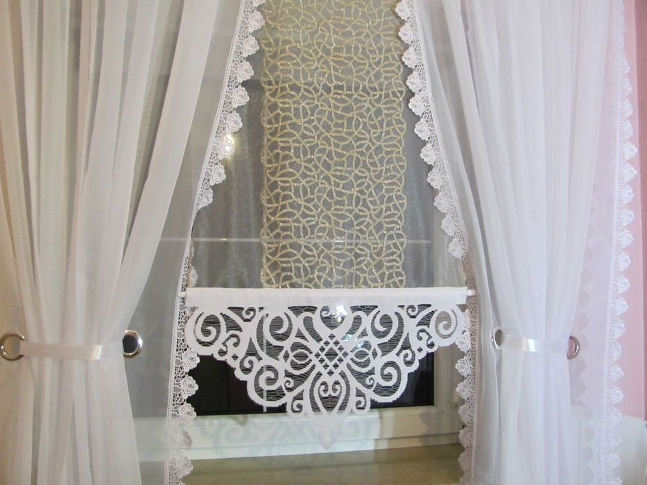 Firana woal z gipiurą przelotki markizeta złote wzory ażury kar 180 cm