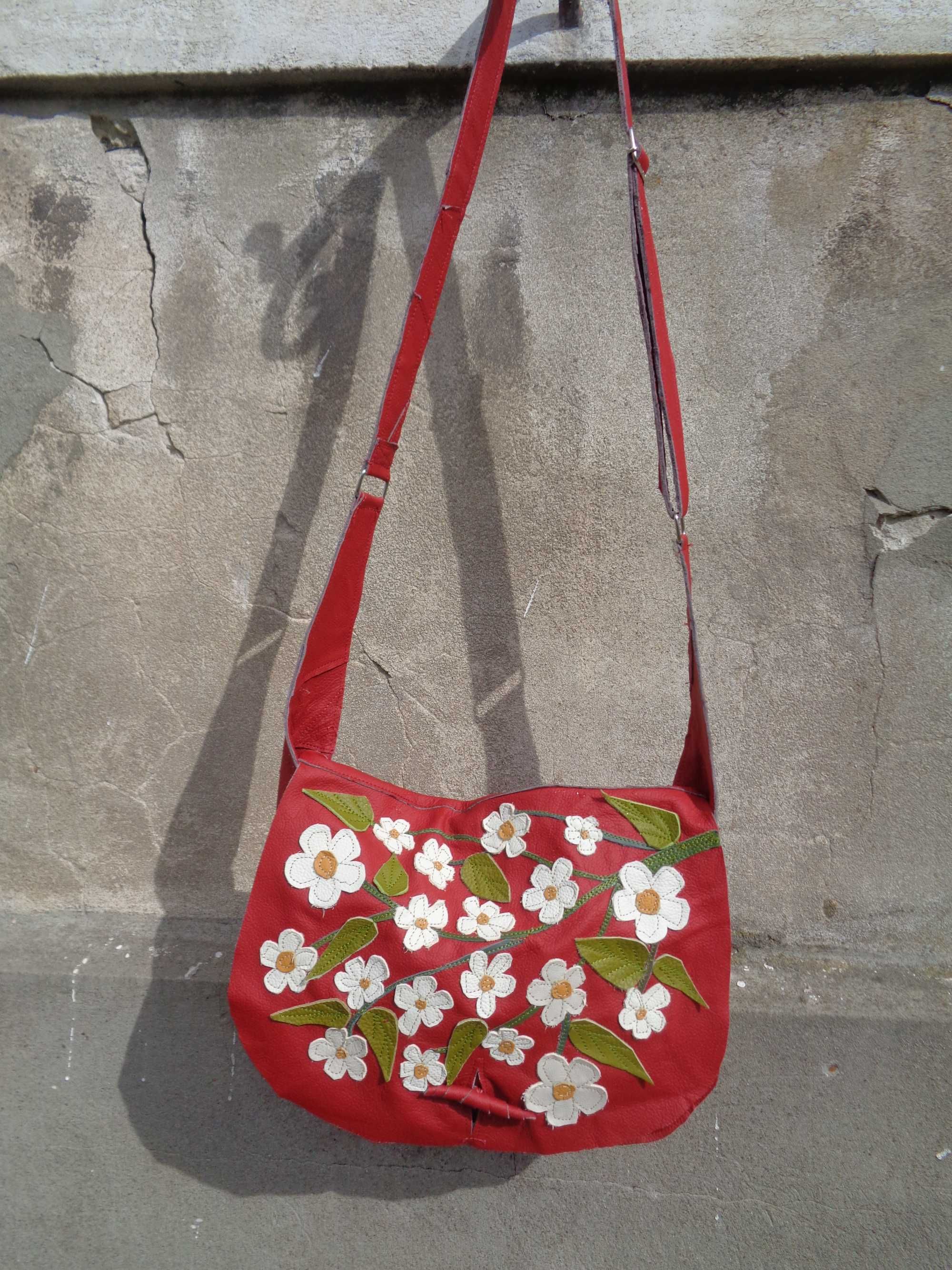 Artystyczna torebka skórzana z wiosennymi kwiatami.  Handmade