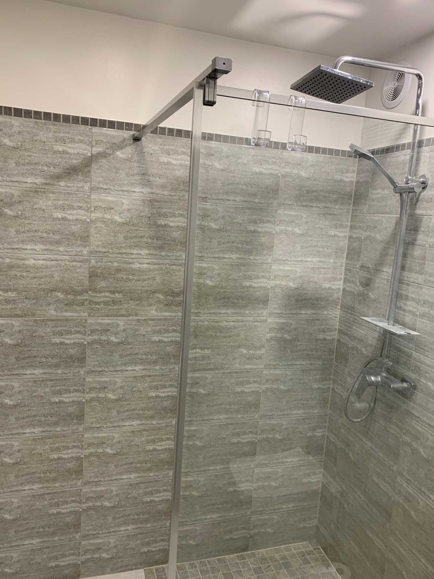 ścianka prysznicowa walk-in
