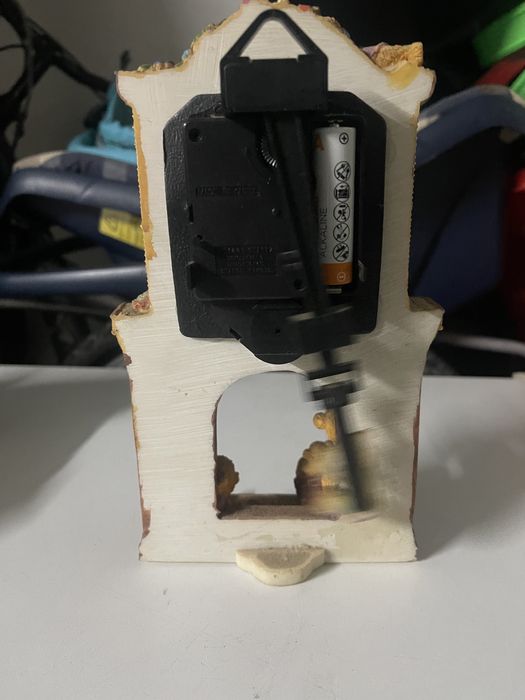 Relógio antigo em cerâmica