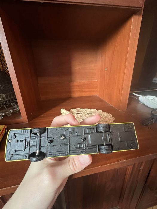 Іграшкова модель тролейбус