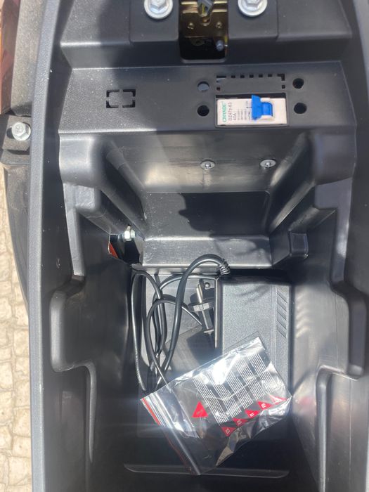 Scooter elétrica praticamente nova