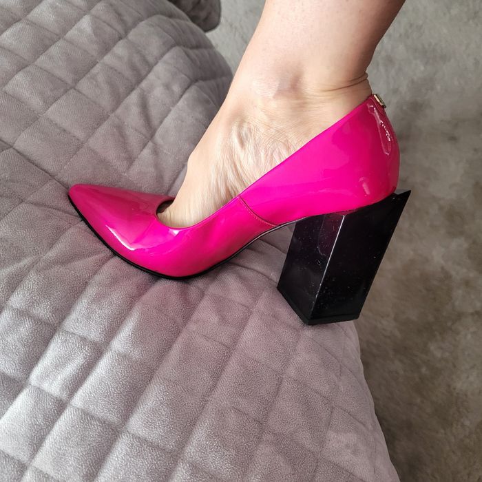 Buty na klocku szpilki kolor fuksja r. 36