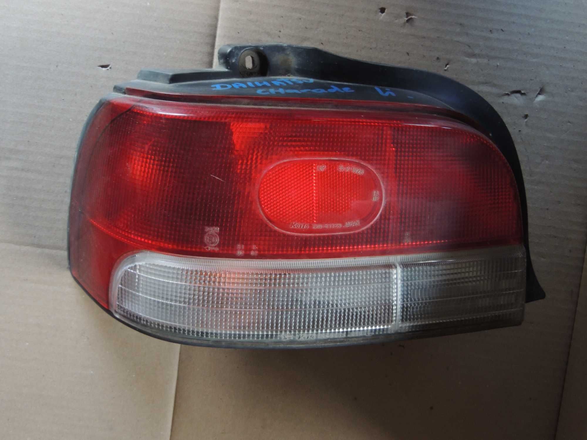 Lampa tył tylna lewa europejska Daihatsu Charade G200 94,95,96,97-00