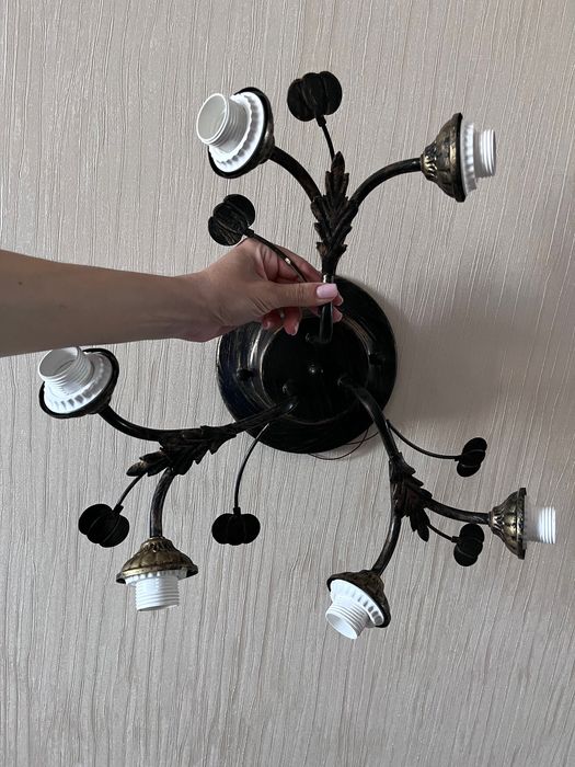 Люстра на 6 плафонів