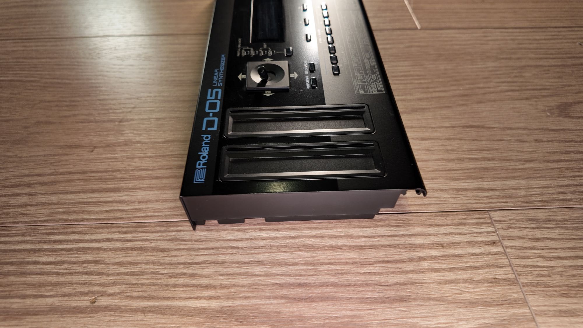 Roland D-05 Boutique Series Linear Synthesizer Sound Module - Black