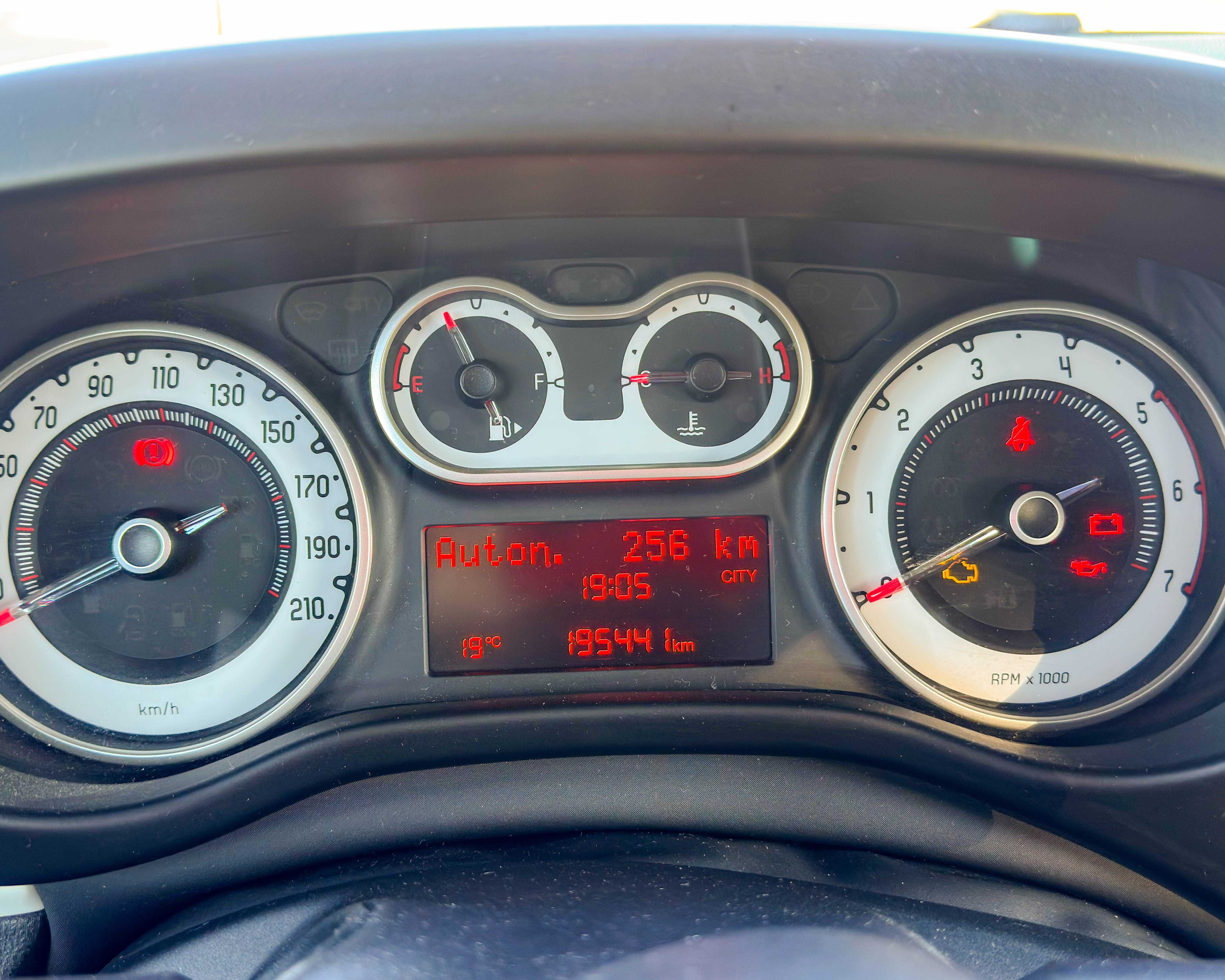 Fiat 500 L 2014 em ótimo estado