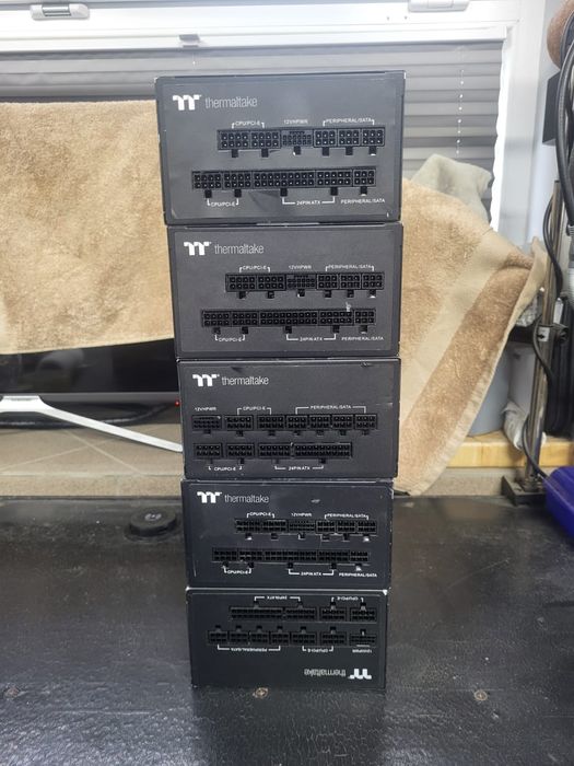 Блоки живлення ПК Thermaltake 1200W, 1350W, 1650W.