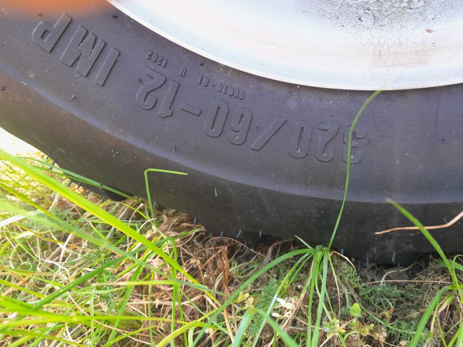 KVERNELAND ES 100 4 Korpusy VARIO, koło kop.-transp. 320, fabr. nowy