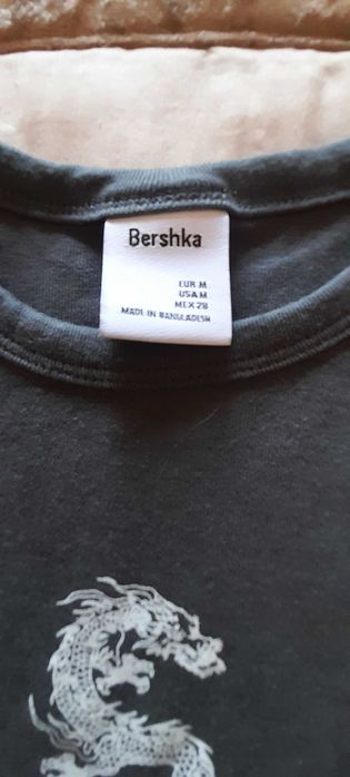 T-shirt cinza escuro Bershka
