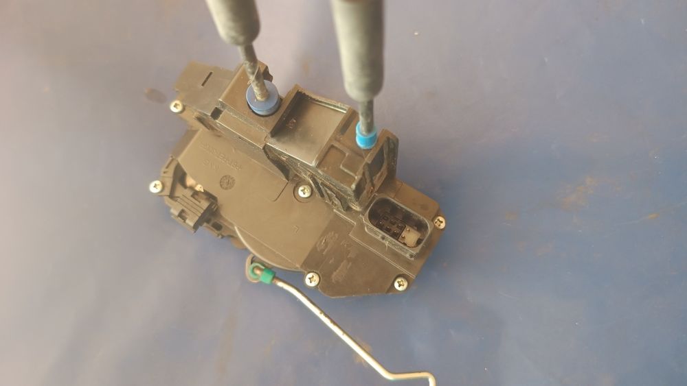 Замок водительской двери Emgrand ec7