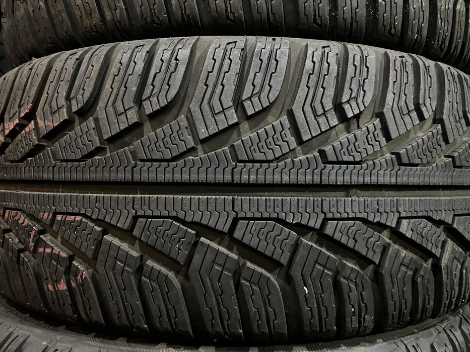 Комплект шин б/у  зима 225/45 17 Uniroyal MS77