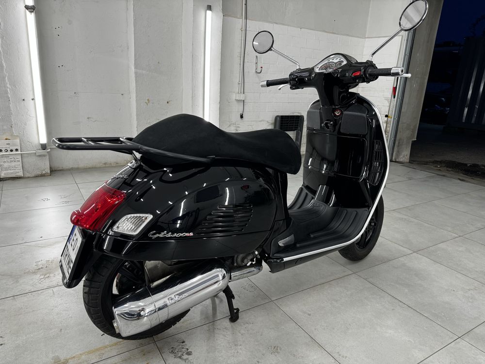 Piaggio Vespa GTS 300