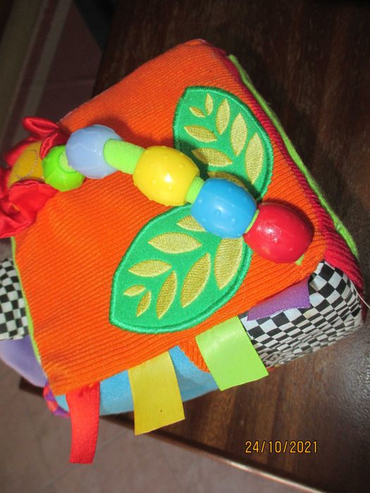 Cubo de atividades para bebe