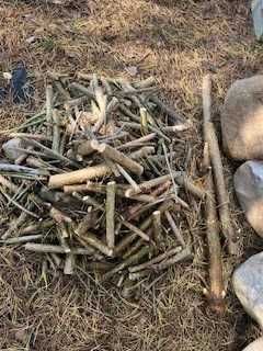 Grube ścinki z krokwi na opał