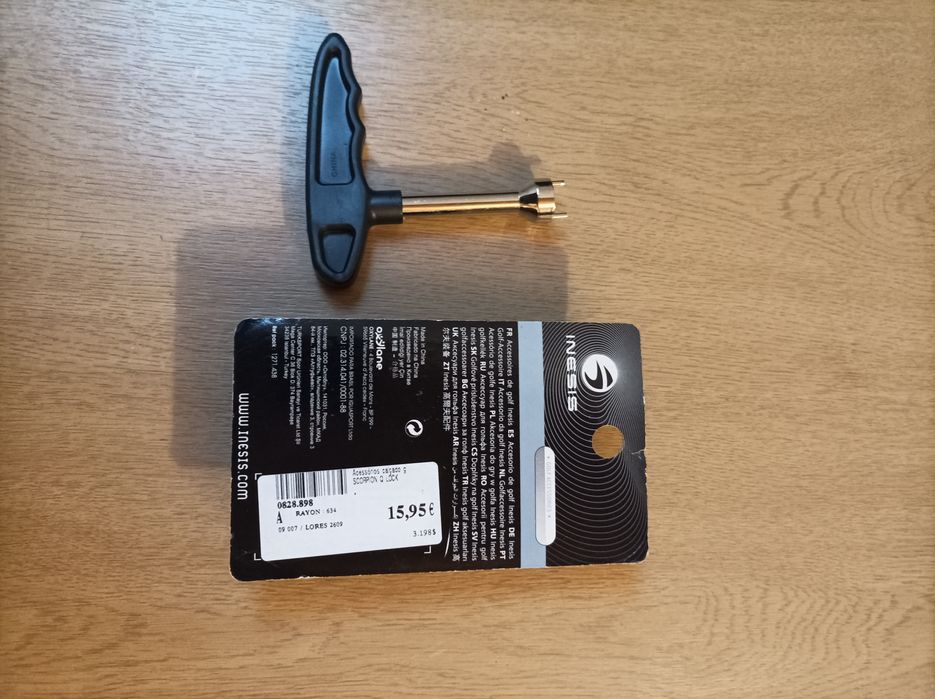 Chave + pack de pitons para sapatos de golfe.