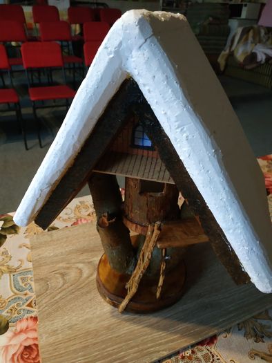 Domki lęgowe i karmniki ludowe karmnik
