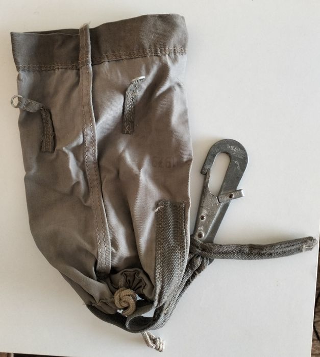 Камера для стабілізуючого парашута Д-6