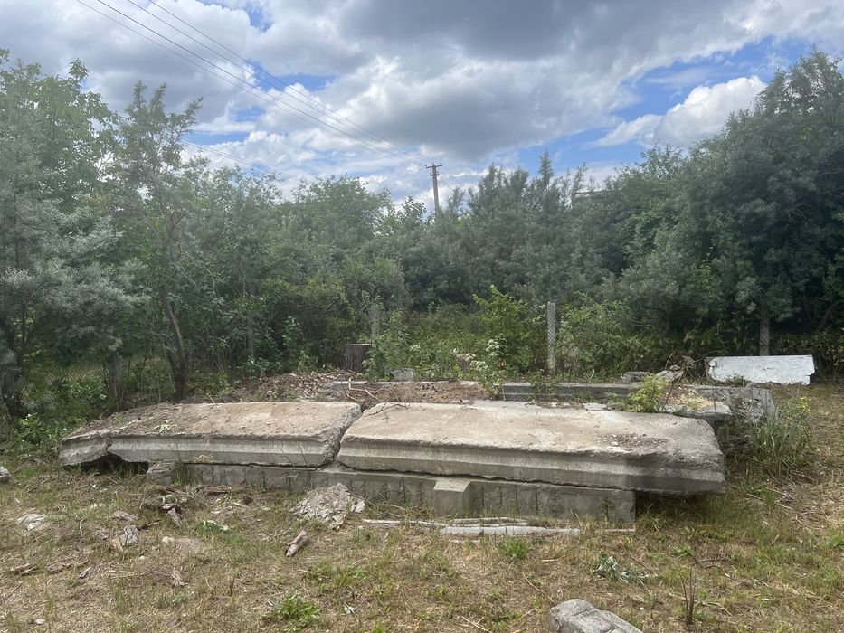 Отдам бесплатно беттоные плиты!