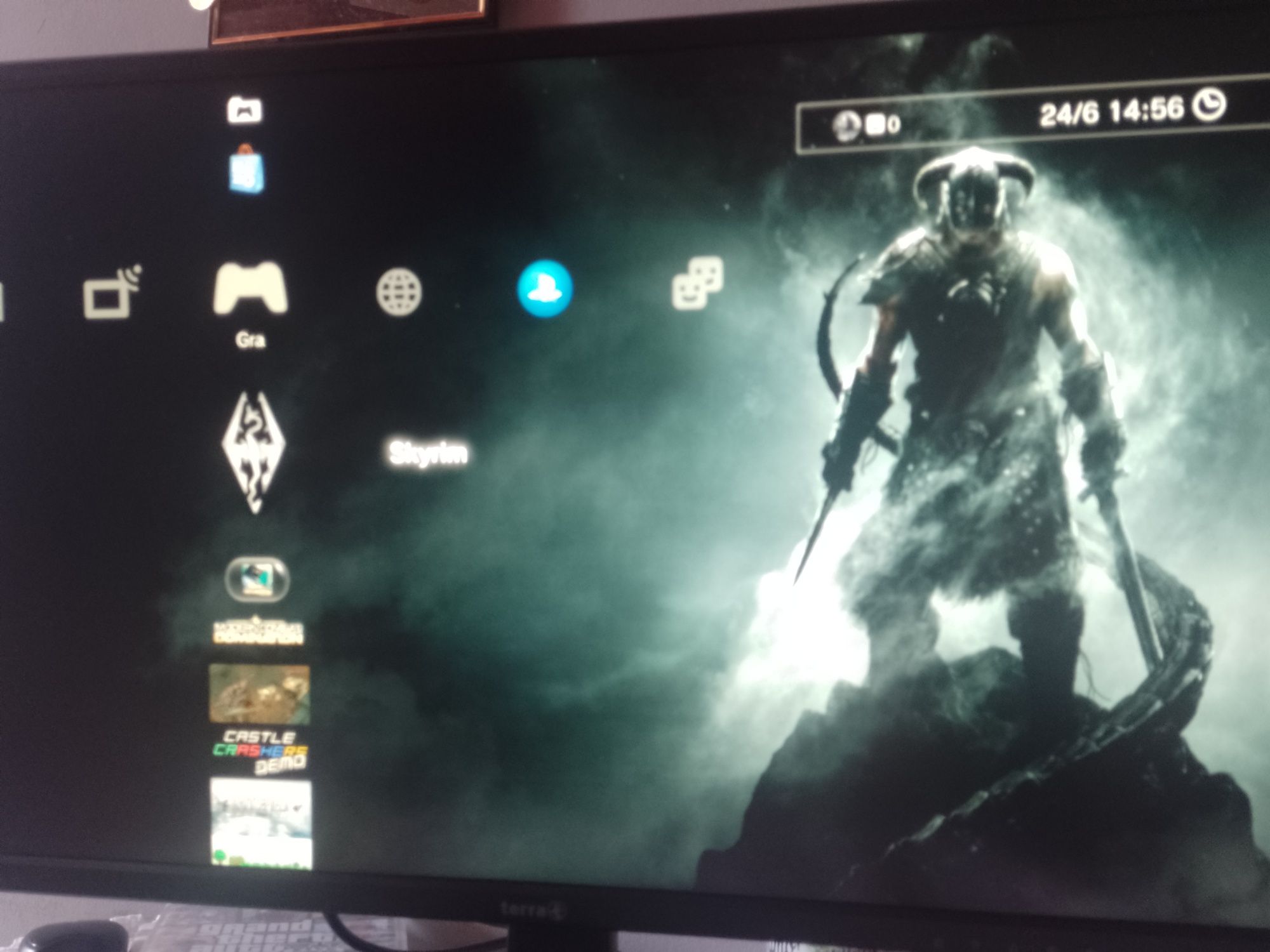 PlayStation 3 wraz z płytami i padami