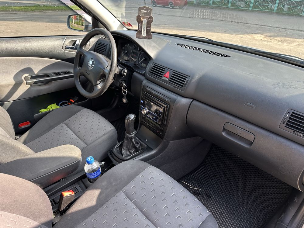Skoda octavia tour 1.6 бензин 2003 р