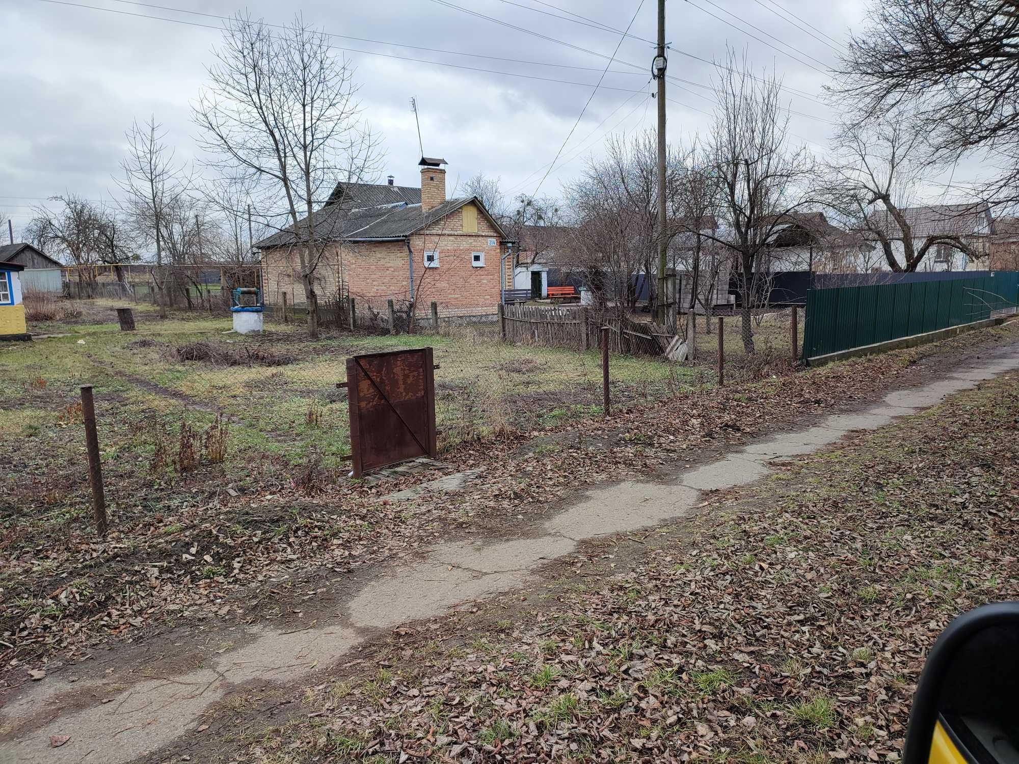 Продам земельну ділянку.з житловим будинком.