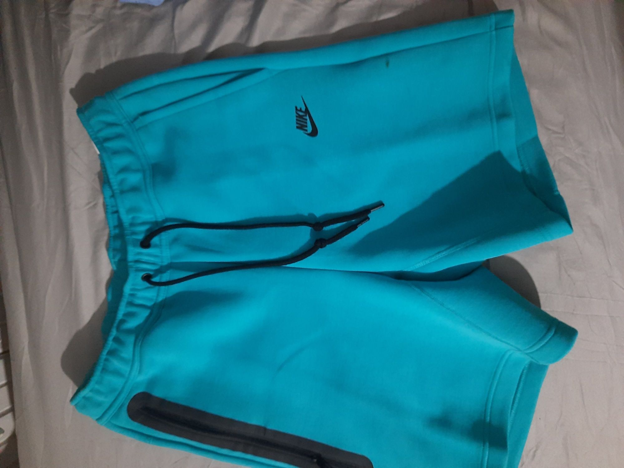 spodenki nike tech fleece