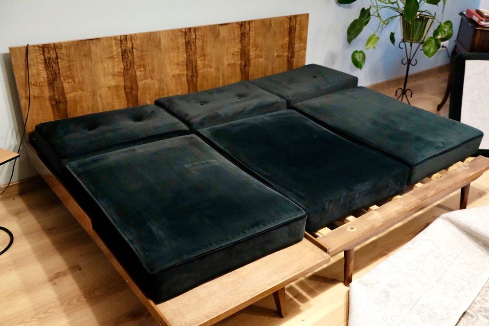 Sofa Tatra Nábytok z podnóżkiem | PRL, butelkowa zieleń, po renowacji