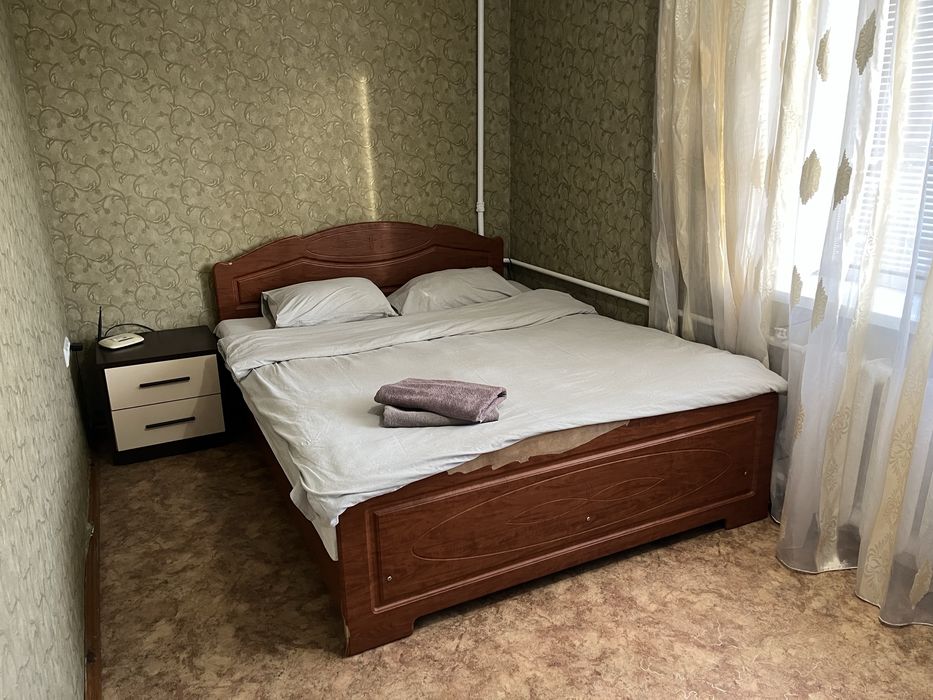 Двоспальне ліжко з каркасним матрацом з підйомником з нішею для постіл