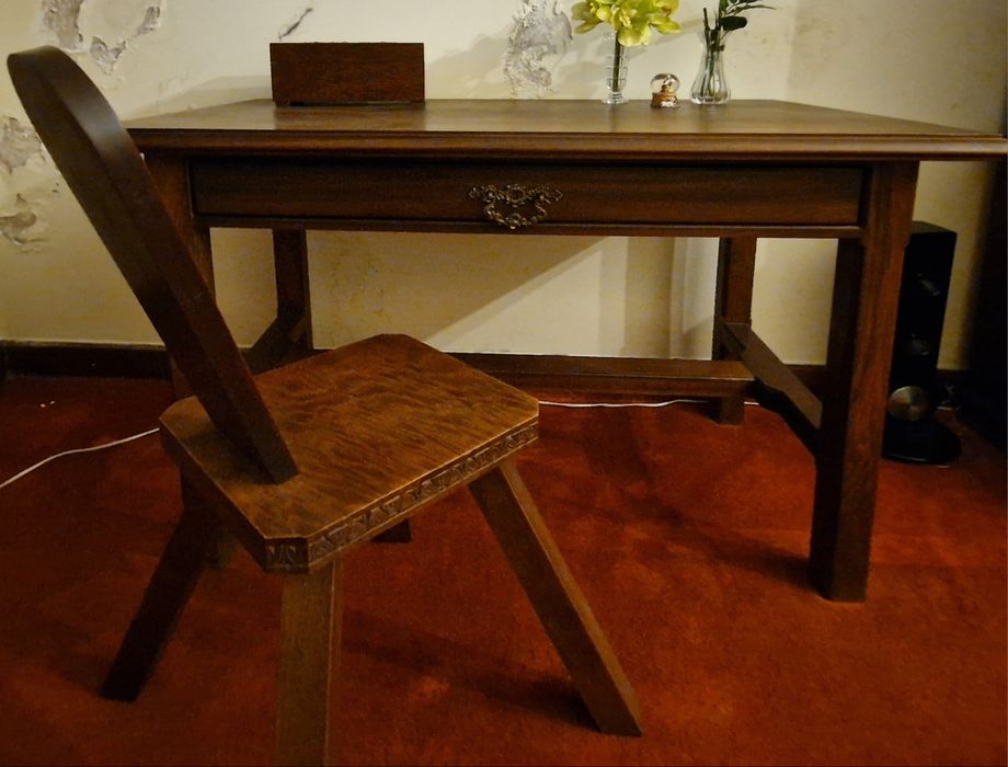 Secretária com cadeira em madeira maciça e credencia com espelho