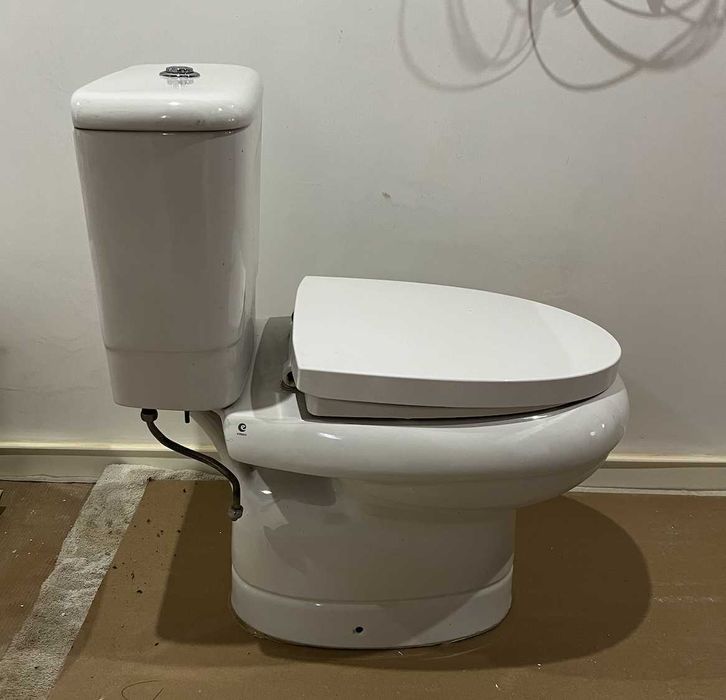 Conjunto Sanita  + Bidé Estaco com Autoclismo e Torneira – bom estado