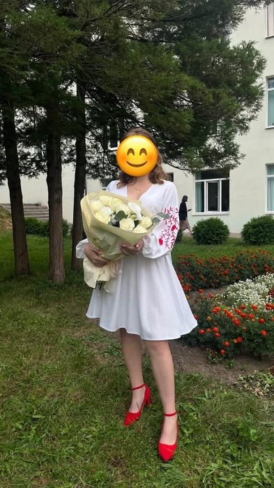 Продам плаття з вишитими рукавами