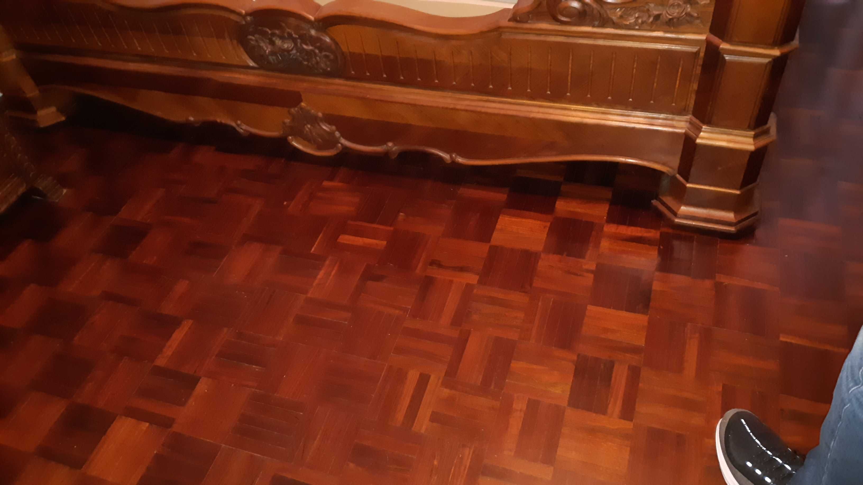 Cama Antiga de solteiro madeira maciça