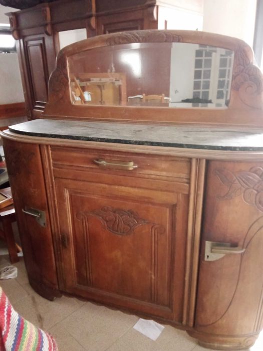 Aparador muito antigo de estilo