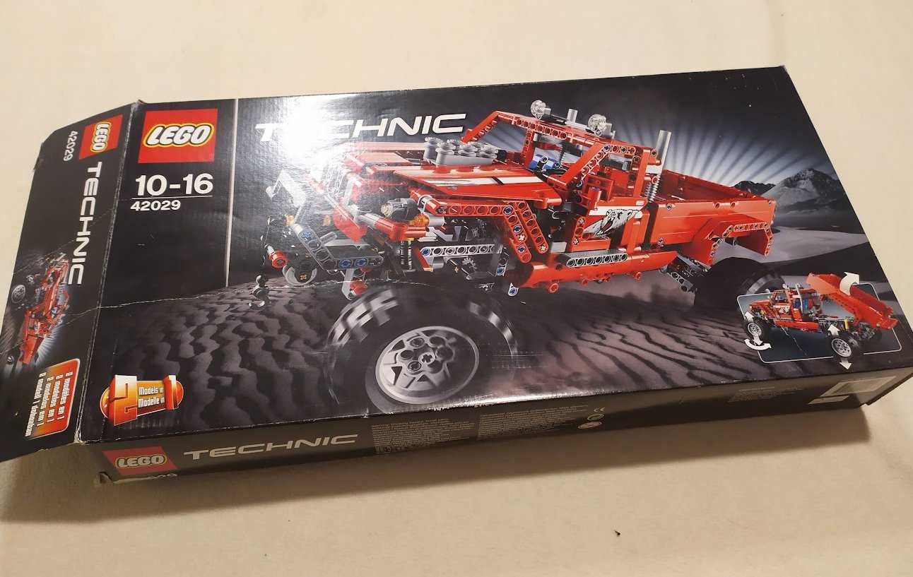 LEGO Technic 42029 rozłożony z pudełkiem i instrukcjami