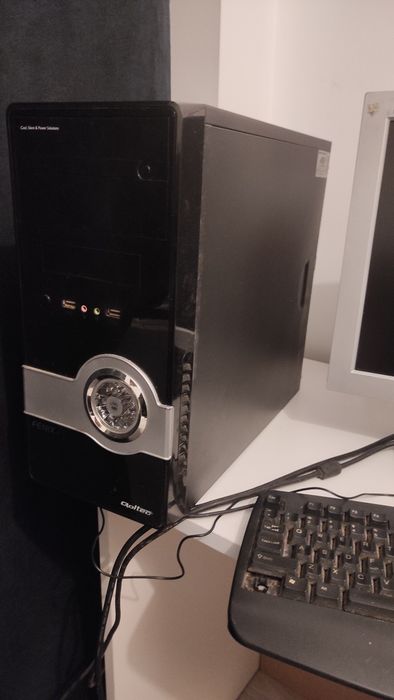Komputer PC + monitor – gotowy do pracy!