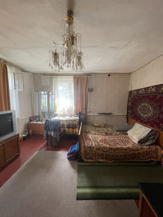 Продам частину будинку по вулиці Народного руху