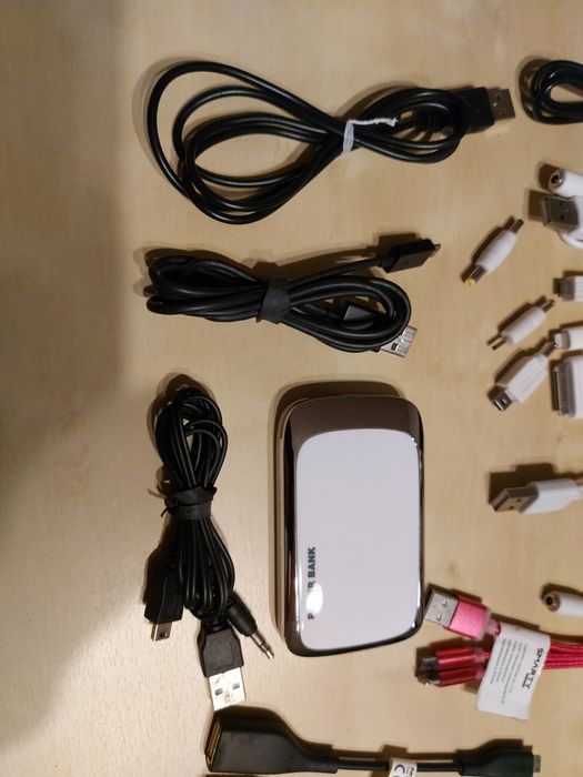 PowerBank 3000 mAh + rózne kable