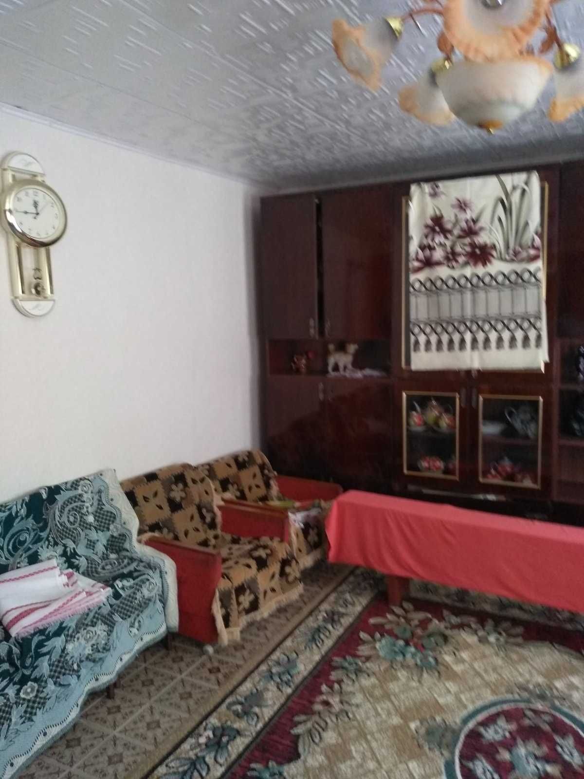 Домогосподарство разом із ковбасним цехом