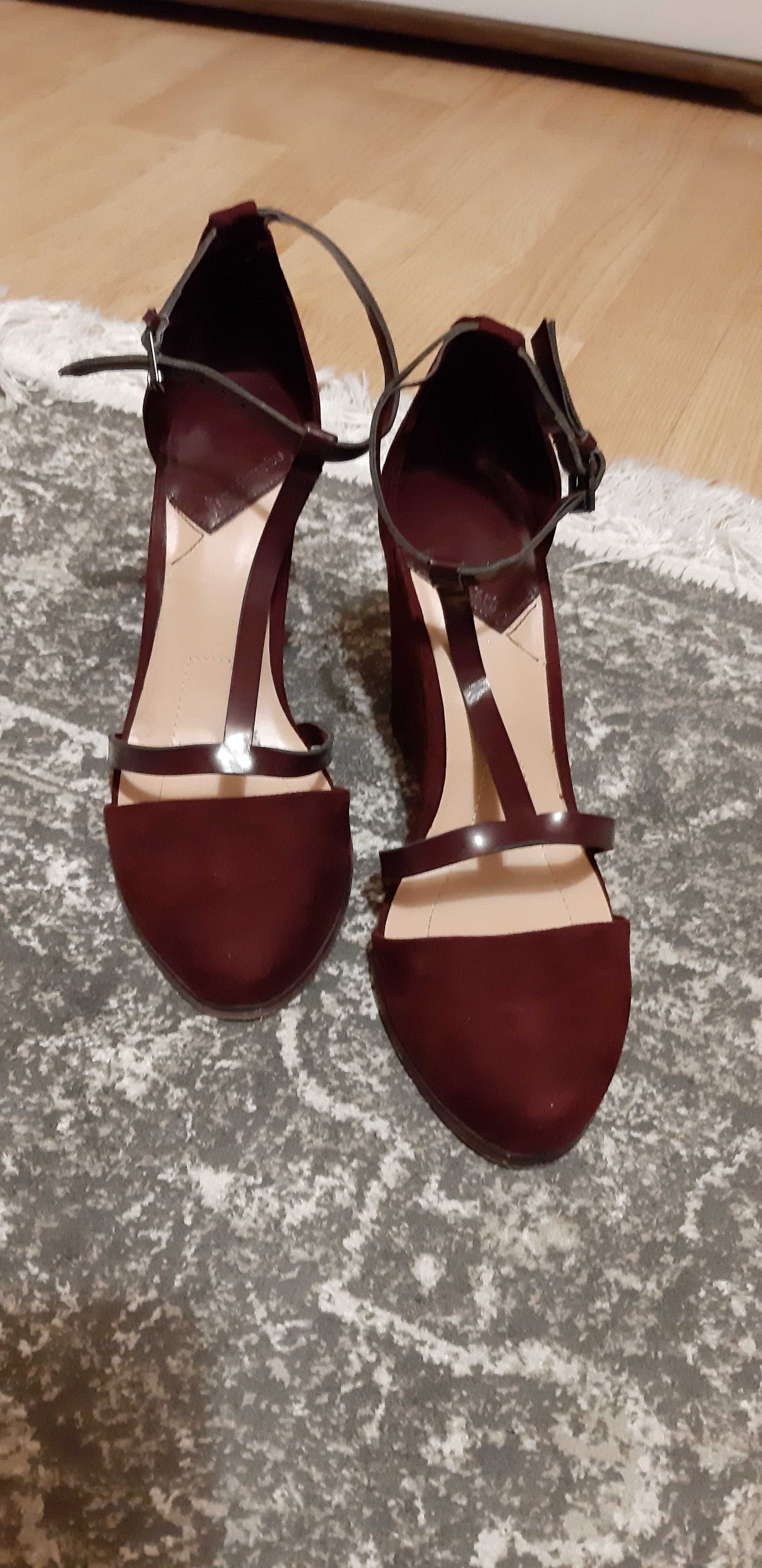 Stradivarius bordowe eleganckie buty koturny 37