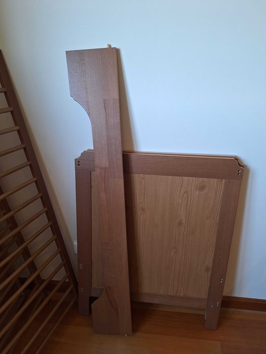 Cama de grades em carvalho + protecção lateral  + colchão