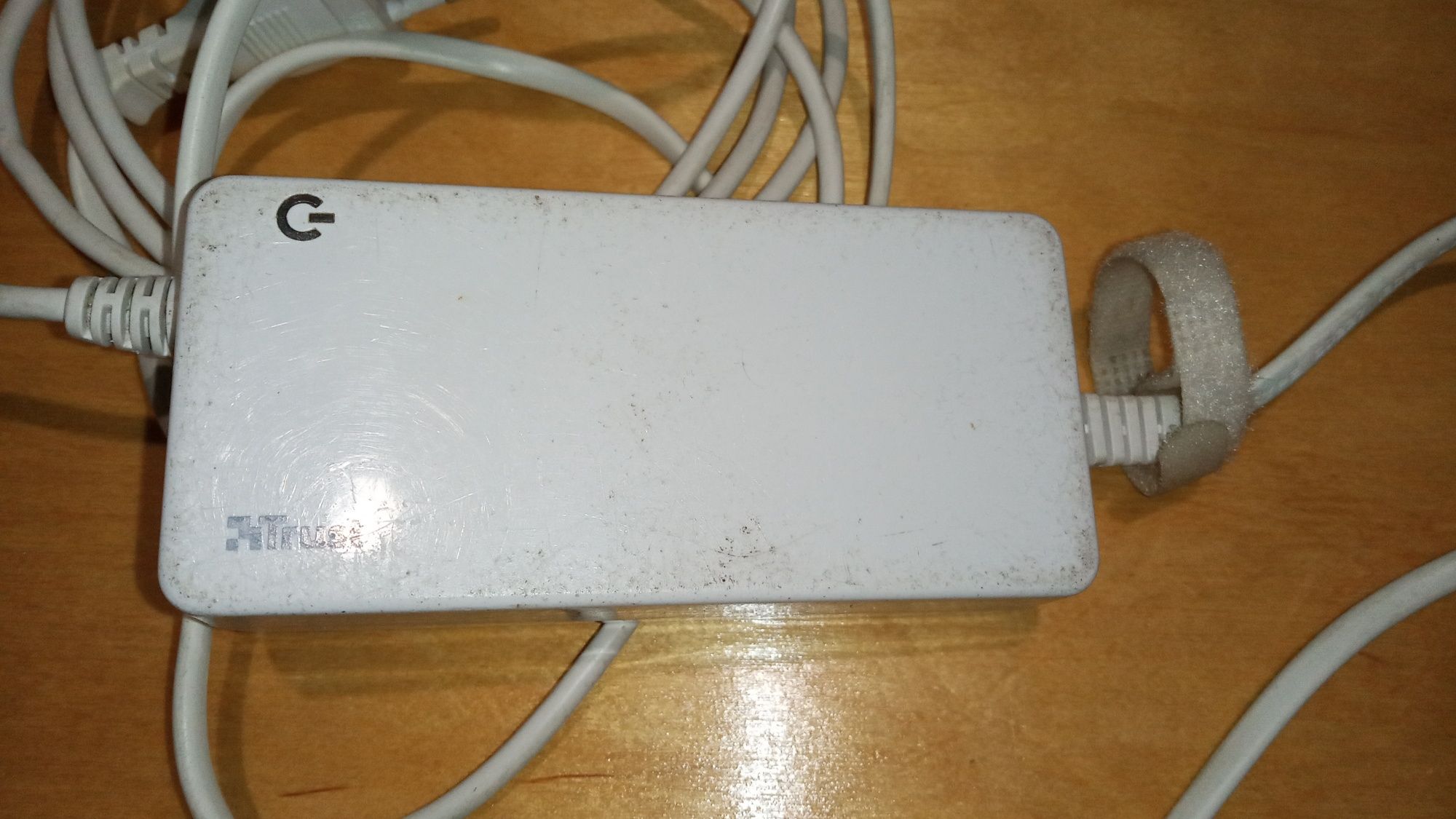 БП / зарядное TRUST Primo 90W  (19136)