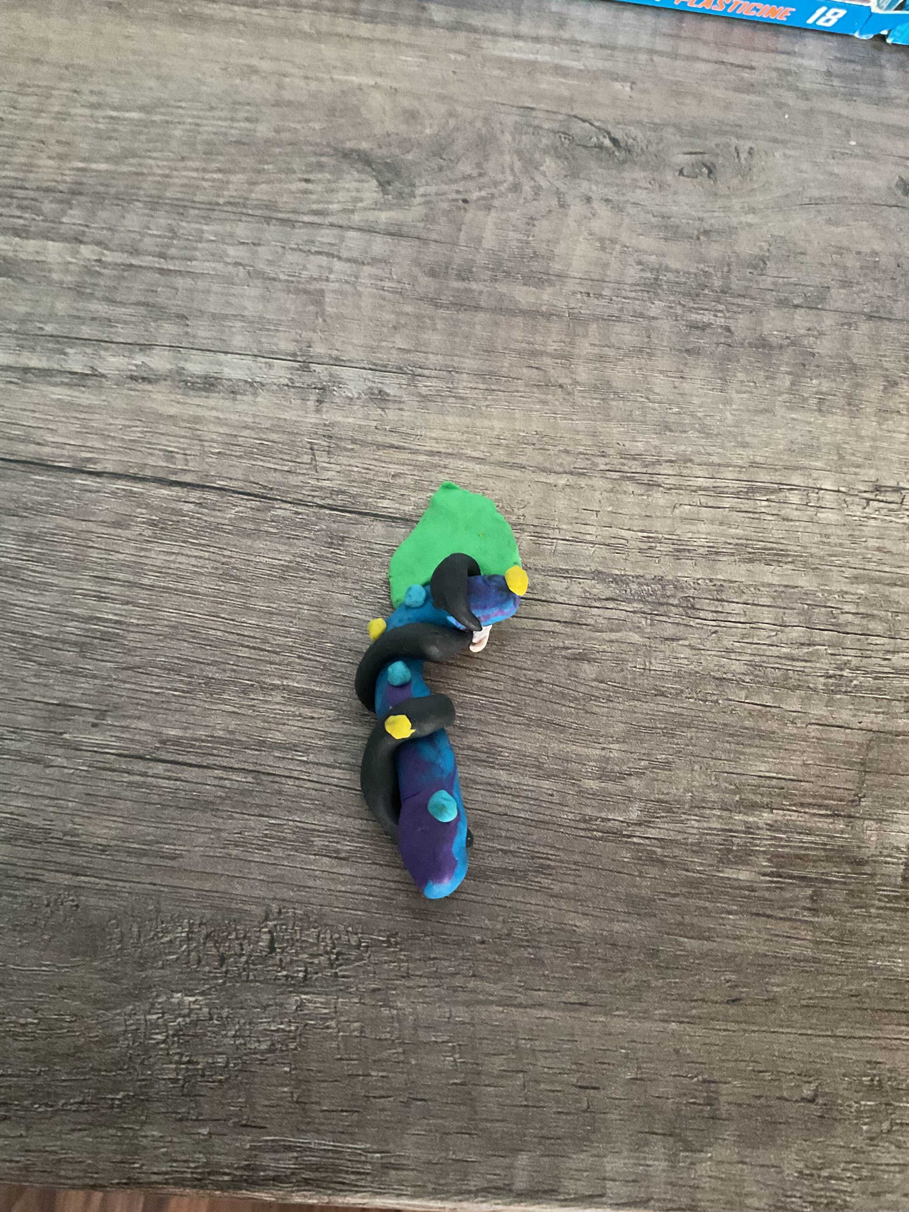 Kilof fortnite "minty axe" (z plasteliny)
