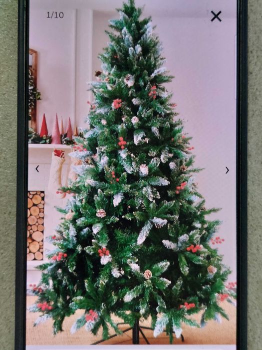 Arvore de Natal magnifica 2.10Cm com pinhas, azevinho, efeito de neve