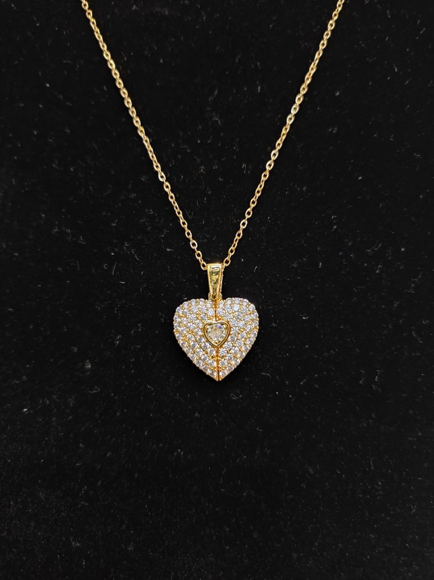 Złoty naszyjnik z wisiorkiem w kształcie otwieranego serca cyrkonie